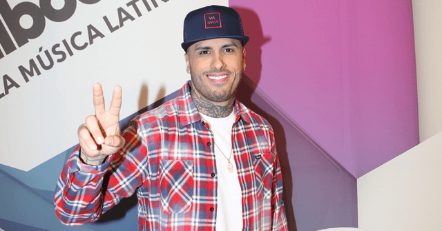 Mira como celebró Nicky Jam sus premios en los Latin Billboards 