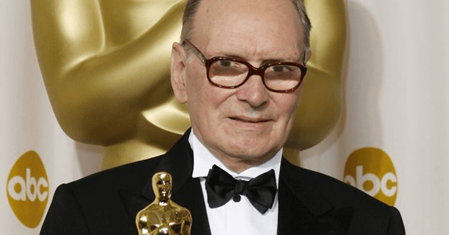 ennio-morricone-recibe-recompensa-oscar