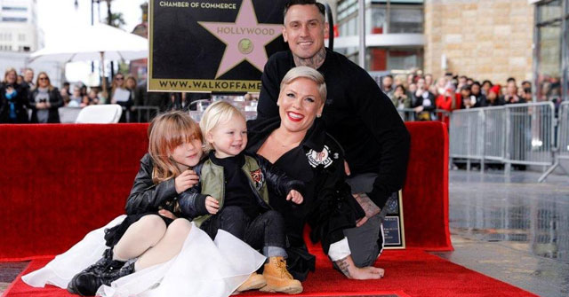 Pink recibe una estrella en el paseo de la fama