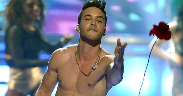 ¡HOT! Prince Royce bailó en calzoncillos mojados (+VIDEO)