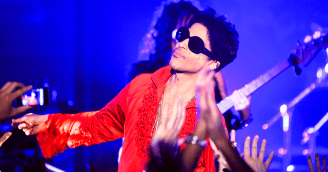 Artistas rinden tributo a Prince en Coachella y Tomorrowland Brazil [VIDEOS]