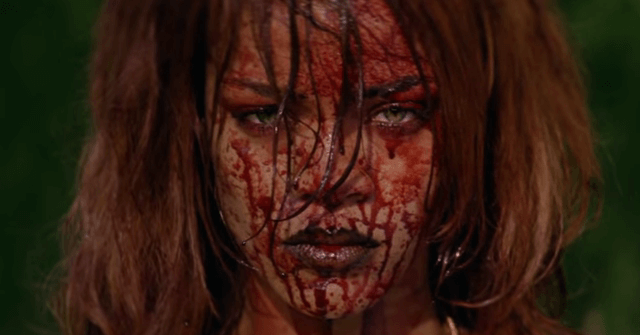 ¡Brutal! Rihanna desnuda y bañada en sangre en 