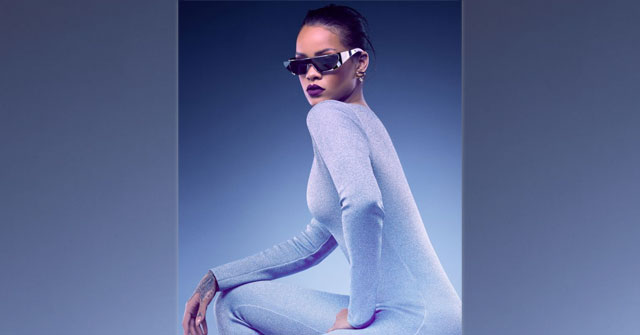 Rihanna con sus priopios lentes Dior