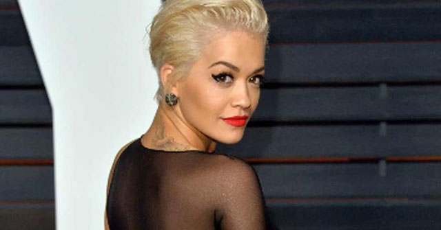 Rita Ora borra tweet al no conseguir apoyo de sus fans