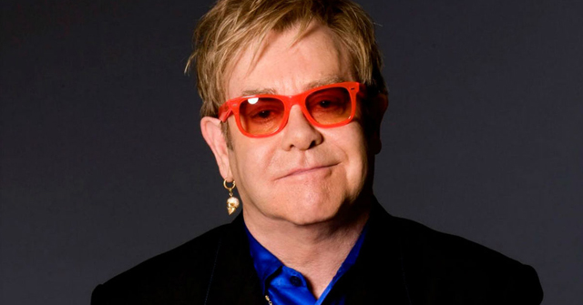 Censuran película de Elton John en Rusia