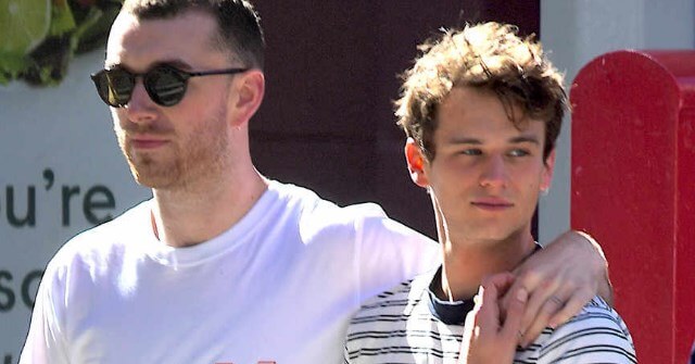 Sam Smith le dio un mega beso a su novio en público