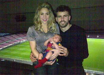 Shakira, Pique y Milan en el estadio del Barcelona