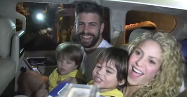 Shakira con su familia en Colombia