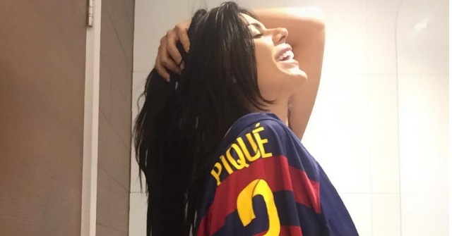 ¿Shakira celosa? Miss Bumbum posó con camiseta de Piqué [FOTOS HOT]