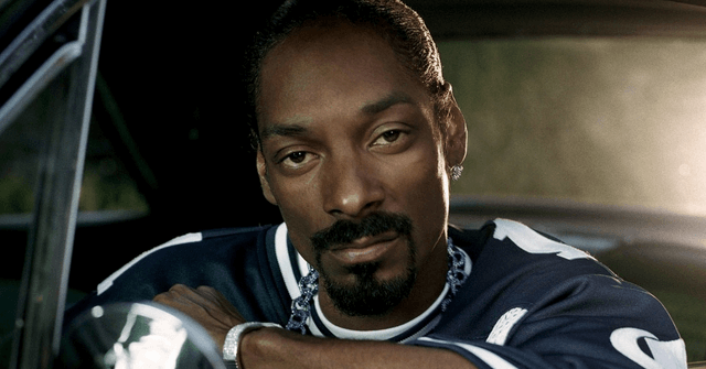 Detienen a Snoop Dogg en aeropuerto con casi medio millón de dólares