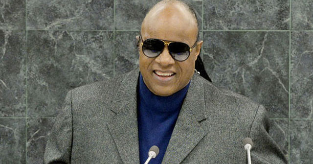 Stevie Wonder padre de trillizos
