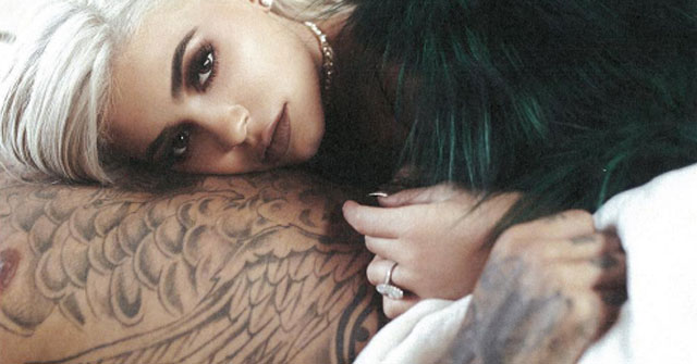 Kylie Jenner le regala una sexy sección de fotos a Tyga de cumpleaños