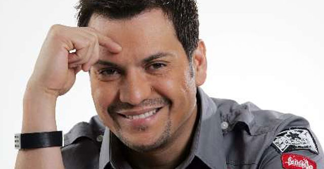 Victor Manuelle lanza Busco un pueblo