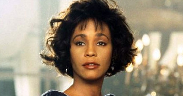 Familia de Whitney Houston se opone a holograma de la cantante