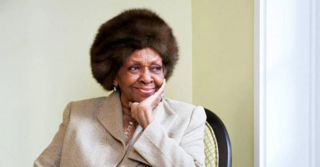 Cissy Houston hace declaración sobre violación de Whitney.