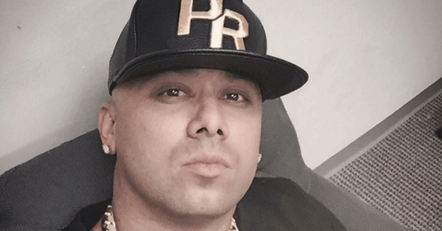 ¡Nuevo tatuaje!  Wisin se tatuó el brazo en honor a su hija Victoria (+FOTOS)