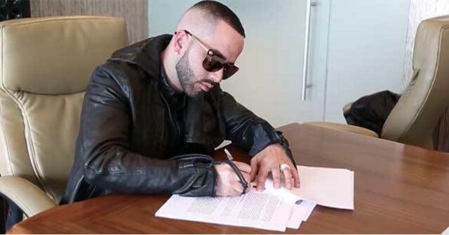 ¡Genial! Yandel firmó contrato con Roc Nation
