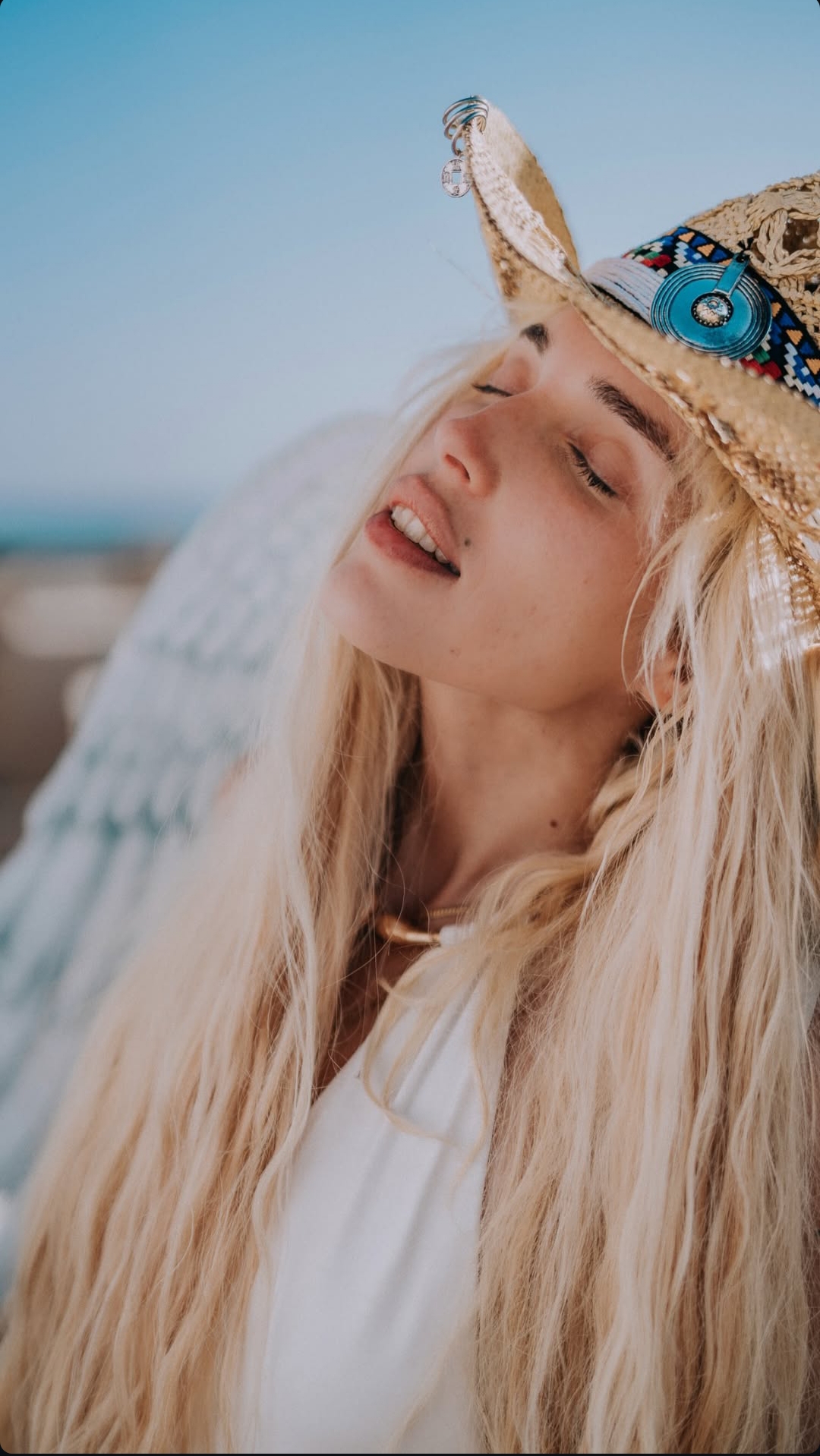 La cantautora estadounidense de origen venezolano, Elena Rose se embarcará este año en su primera gira por Estados Unidos, Alma US Tour, recorriendo nueve ciudades con un espectáculo íntimo que promete será, “un show muy sanador, muy empoderador”.