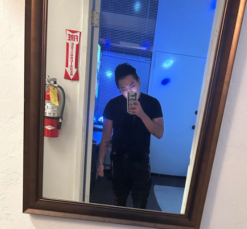  La vida es muy simple , pero insistimos en hacerlo complicado ... no tengas miedo cuando se pone oscuro , recuerda que la oscuridad es cuando salen las estrellas  !!! . #Andy.One 